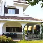 Domus Dams Oda ve Kahvaltı 3*