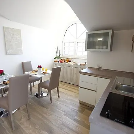 Domus Dams Bed & Breakfast